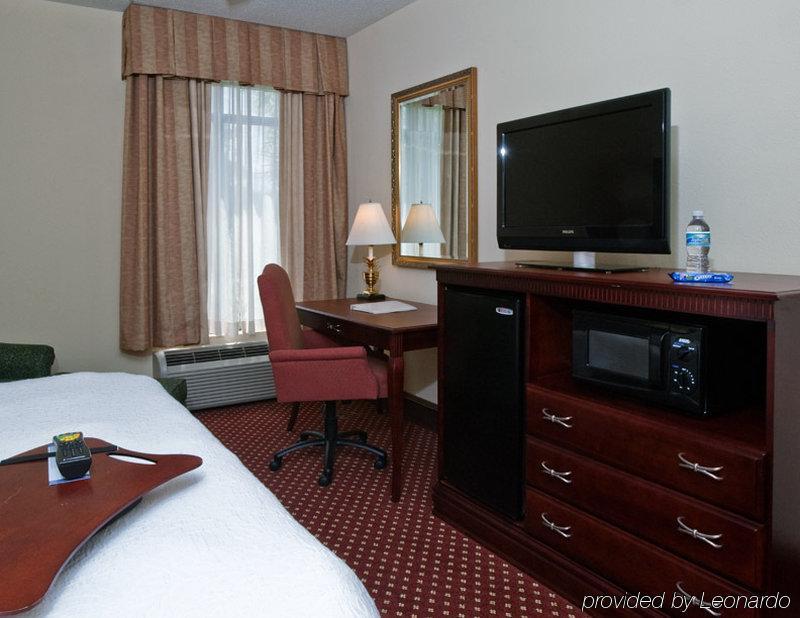 Hampton Inn Savannah-I-95-North Port Wentworth Room photo